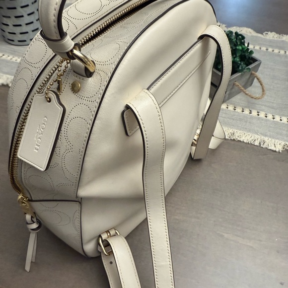 Coach Off-White Signature Backpack - Picture 4 of 4